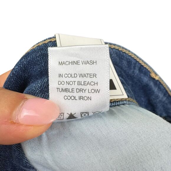 Judy Blue NWT 24W Boyfriend Fit Mid Rise Medium Wash Cropped Distressed Jeans - Picture 10 of 10